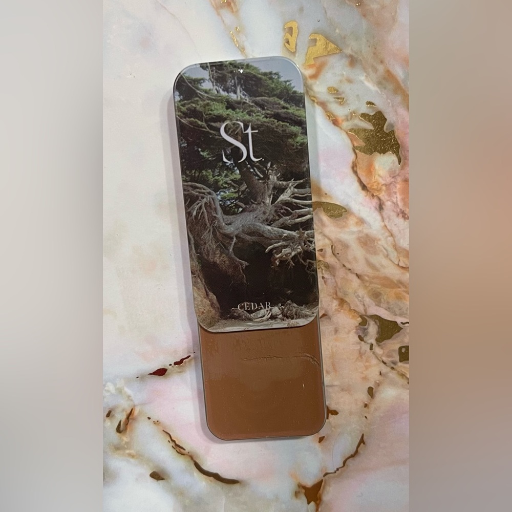 Seint Cedar Contour